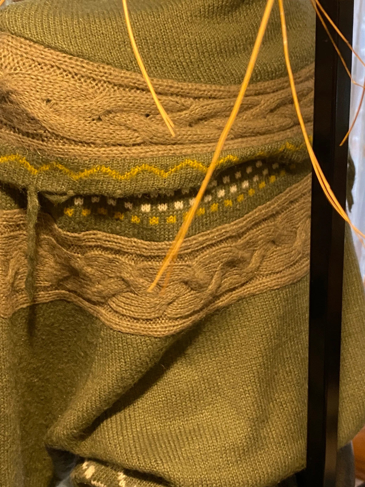Pull hyper original avec une petite cape au-dessus only taille S