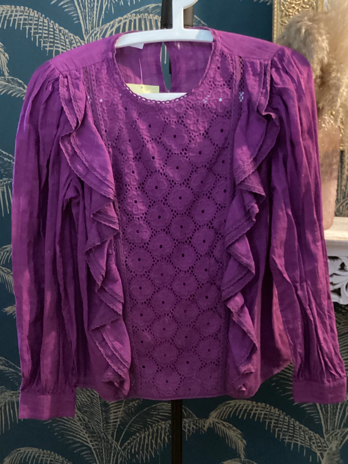 chemisier violet en dentelle anglaise taille M a vollant promod