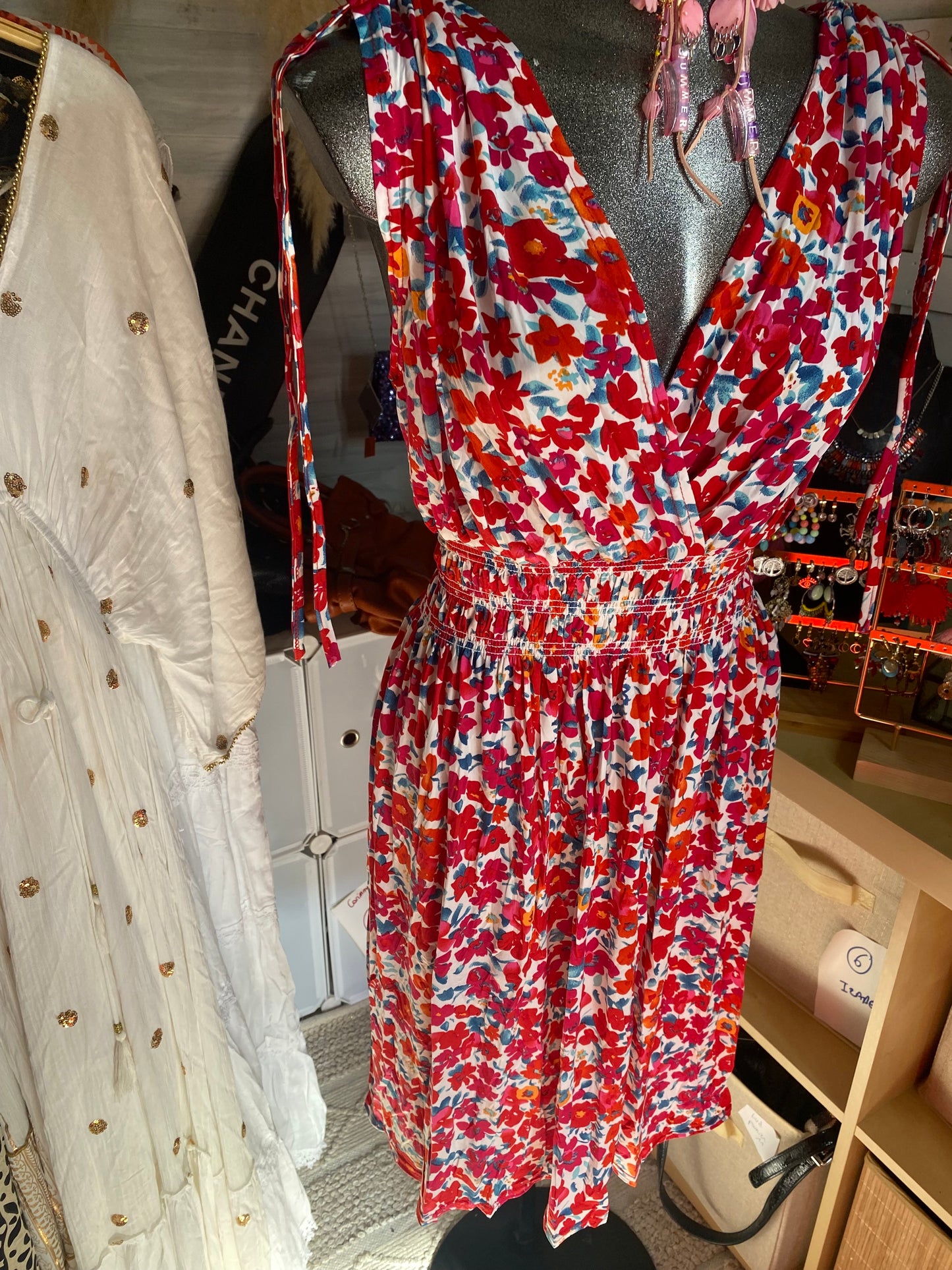 Robe magique courte épaule cordon
