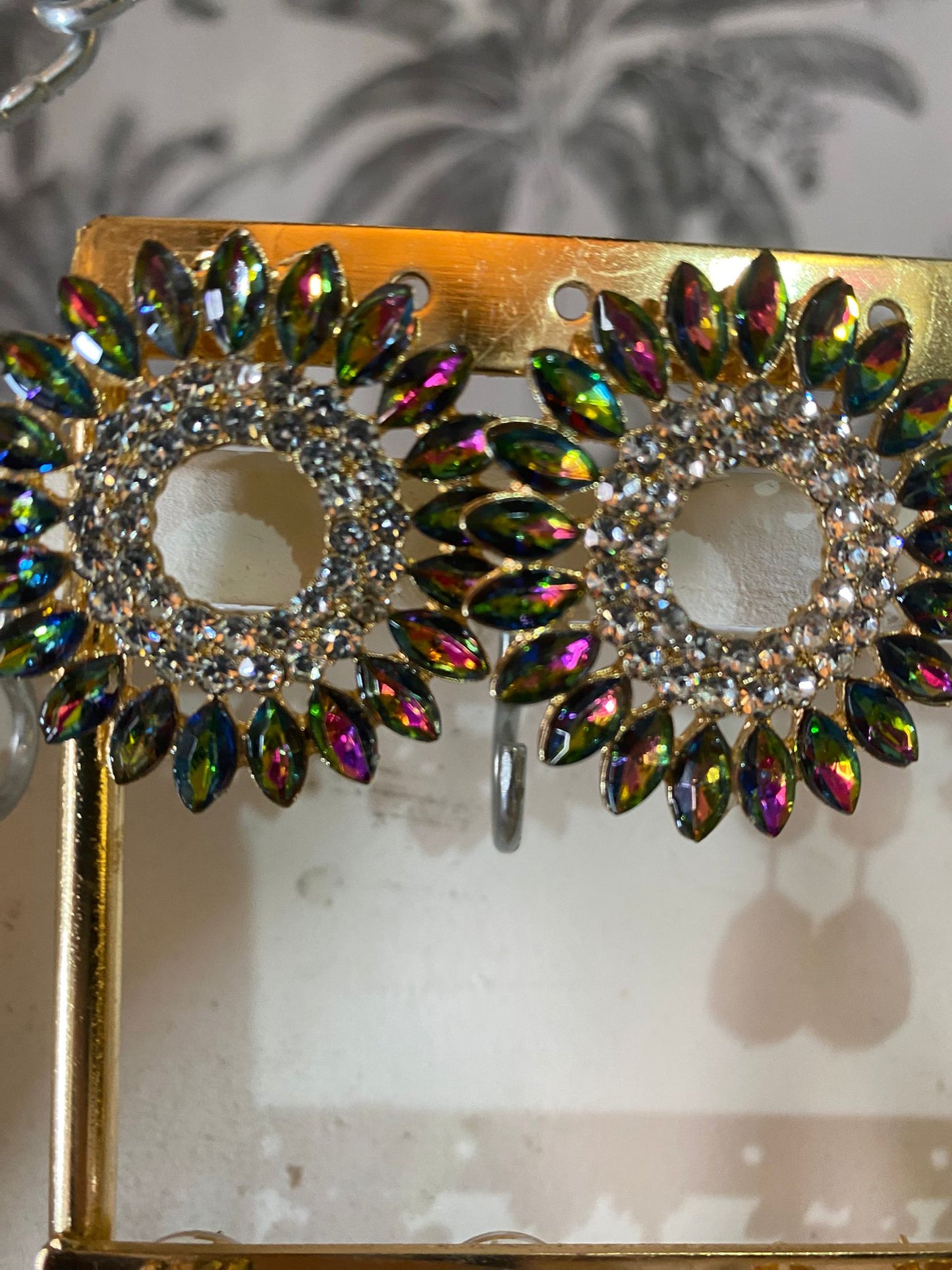 BOUCLE OREILLE IN.CRO.YABLE PORTANT