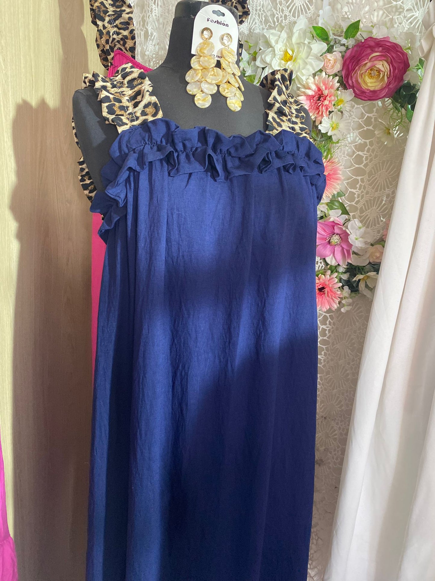 robe Sarah  a bretelles magnifiques avec bretelles léopards