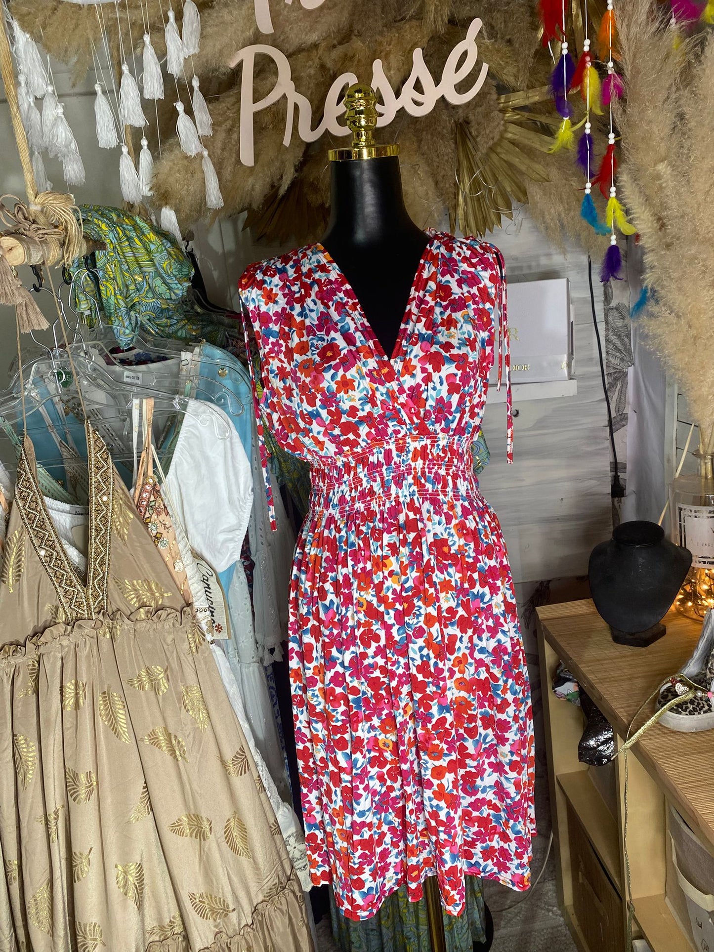 RC001 ROBE MAGIQUE COURTE, épaule a fil