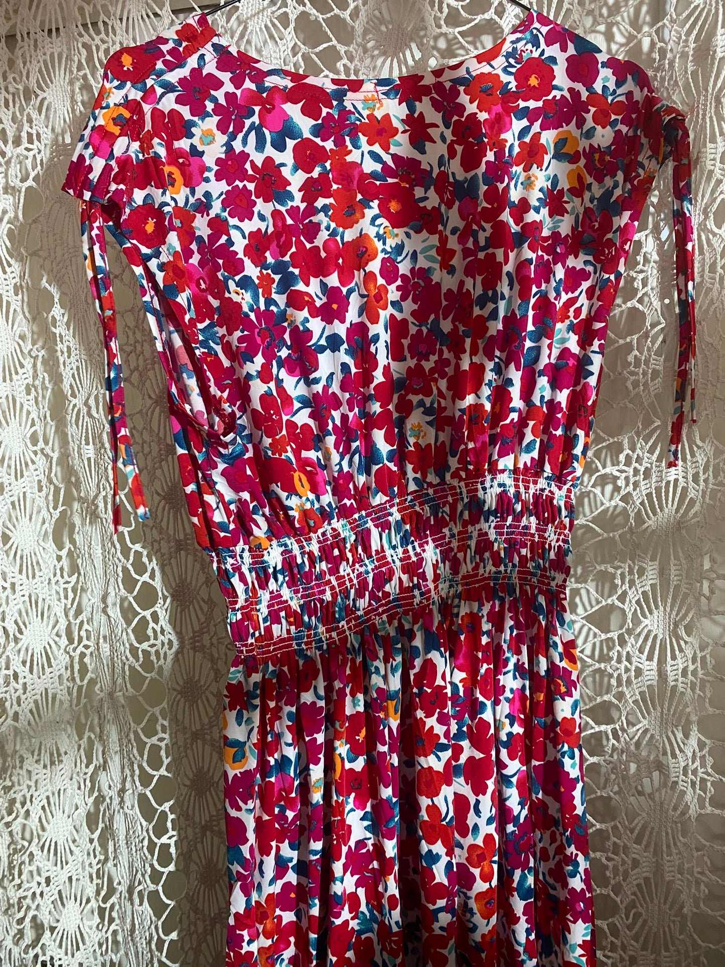 ROBEMAGIQUE COURTE , avec lacets et dos fermé 36 au 52